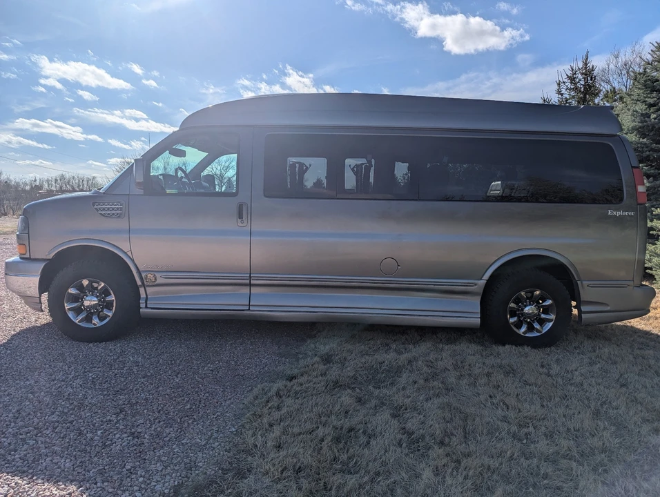 2011 GMC Savana - Image 5 of 21