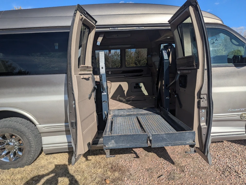 2011 GMC Savana - Image 15 of 21