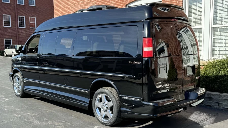 2011 GMC Savana - Image 3 of 14