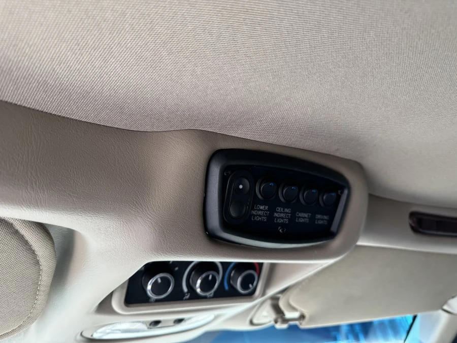 2011 GMC Savana - Image 7 of 14