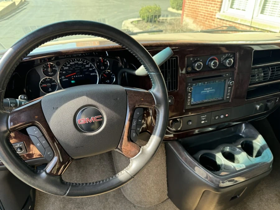 2011 GMC Savana - Image 10 of 14