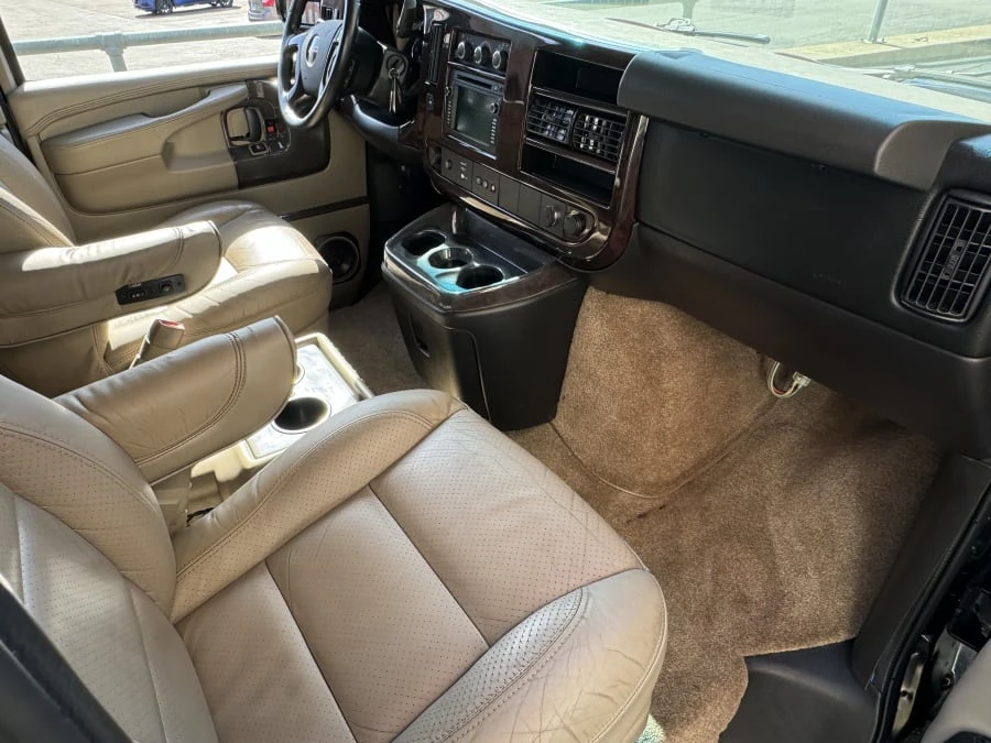 2011 GMC Savana - Image 6 of 14