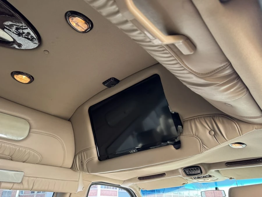 2011 GMC Savana - Image 8 of 14