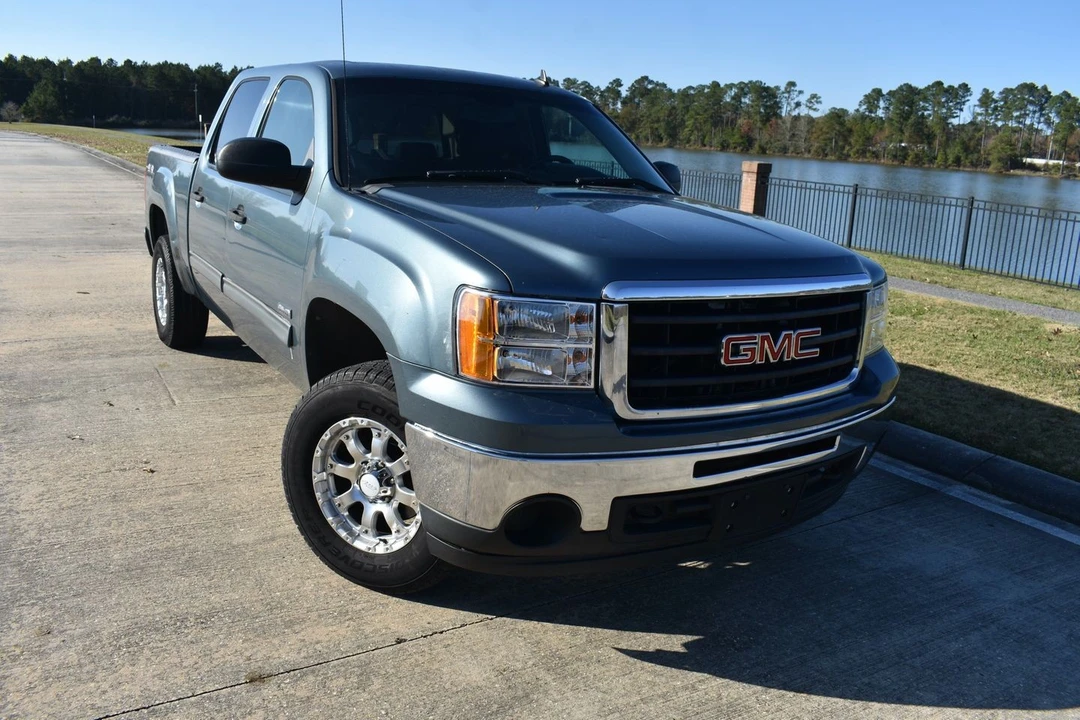 2011 GMC Sierra 2nd Gen - Image 2 of 12