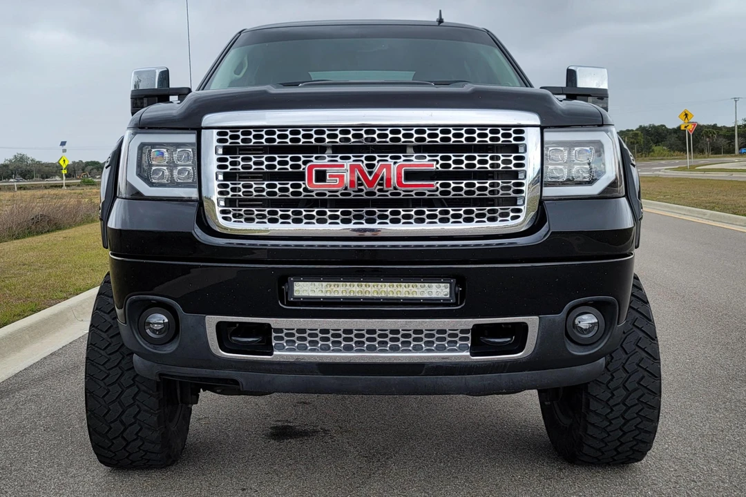 2011 GMC Sierra Heavy Duty 3rd Gen - Image 2 of 31