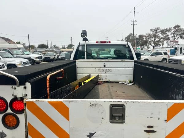 2011 GMC Sierra Heavy Duty 3rd Gen - Image 5 of 13