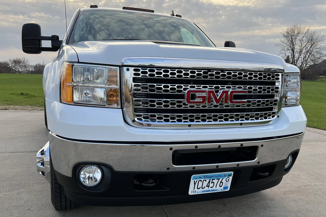 2011 GMC Sierra Heavy Duty 3rd Gen - Image 2 of 31