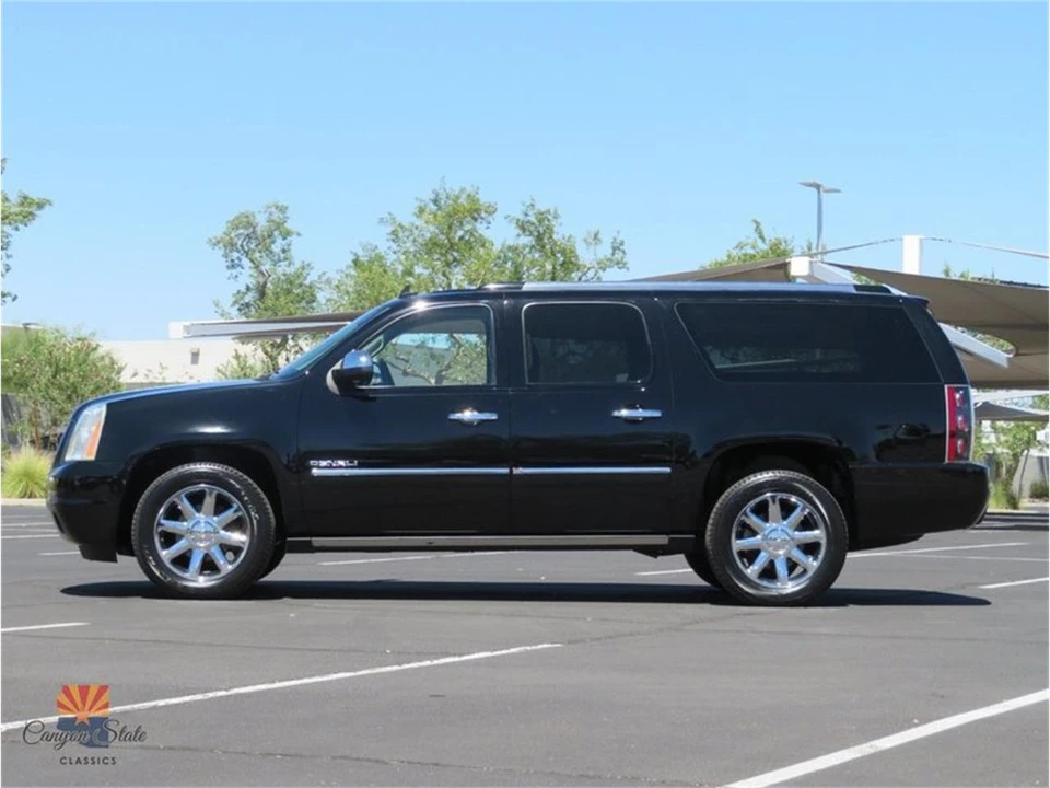 2011 GMC Yukon 3rd Gen - Image 11 of 31