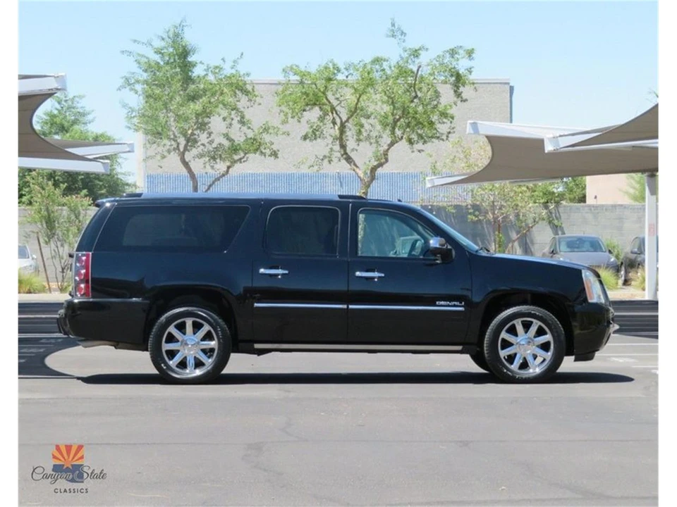 2011 GMC Yukon 3rd Gen - Image 2 of 31