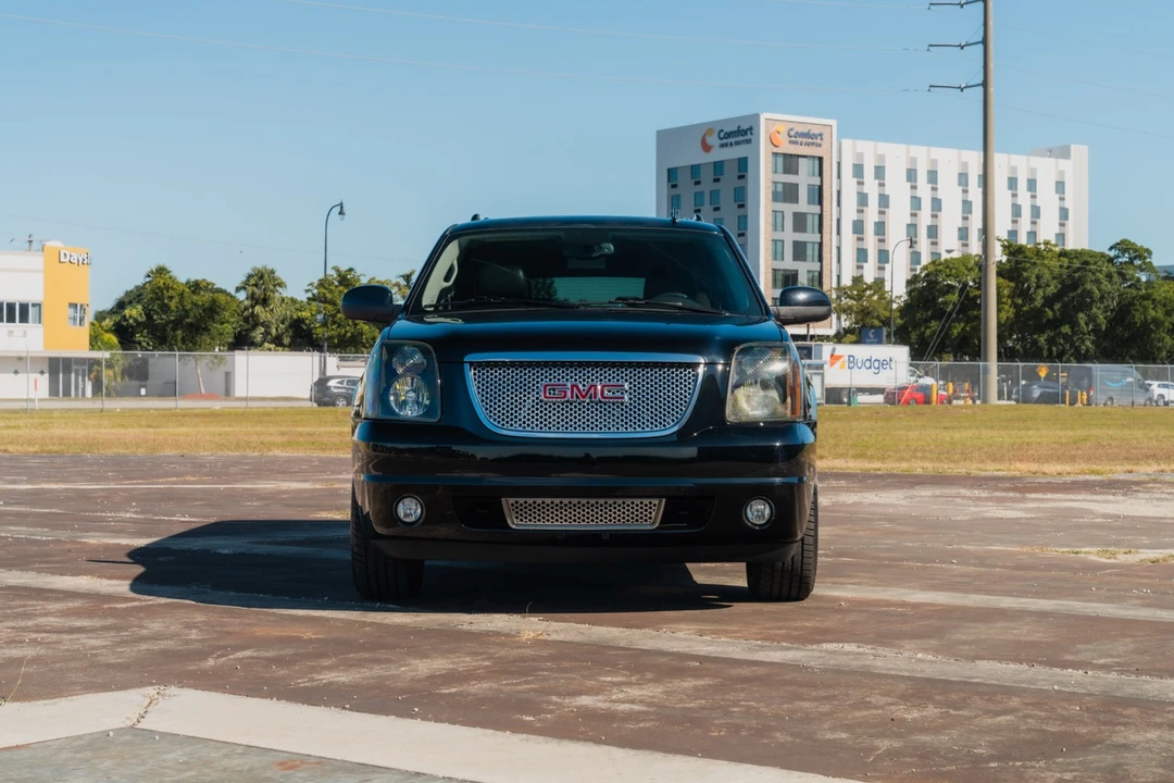 2011 GMC Yukon 3rd Gen - Image 3 of 31