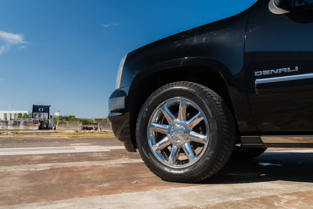 2011 GMC Yukon 3rd Gen - Image 21 of 31