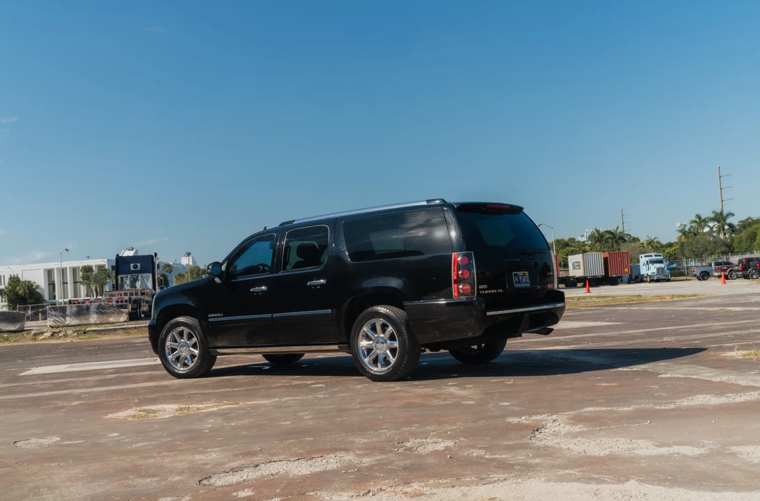2011 GMC Yukon 3rd Gen - Image 9 of 31
