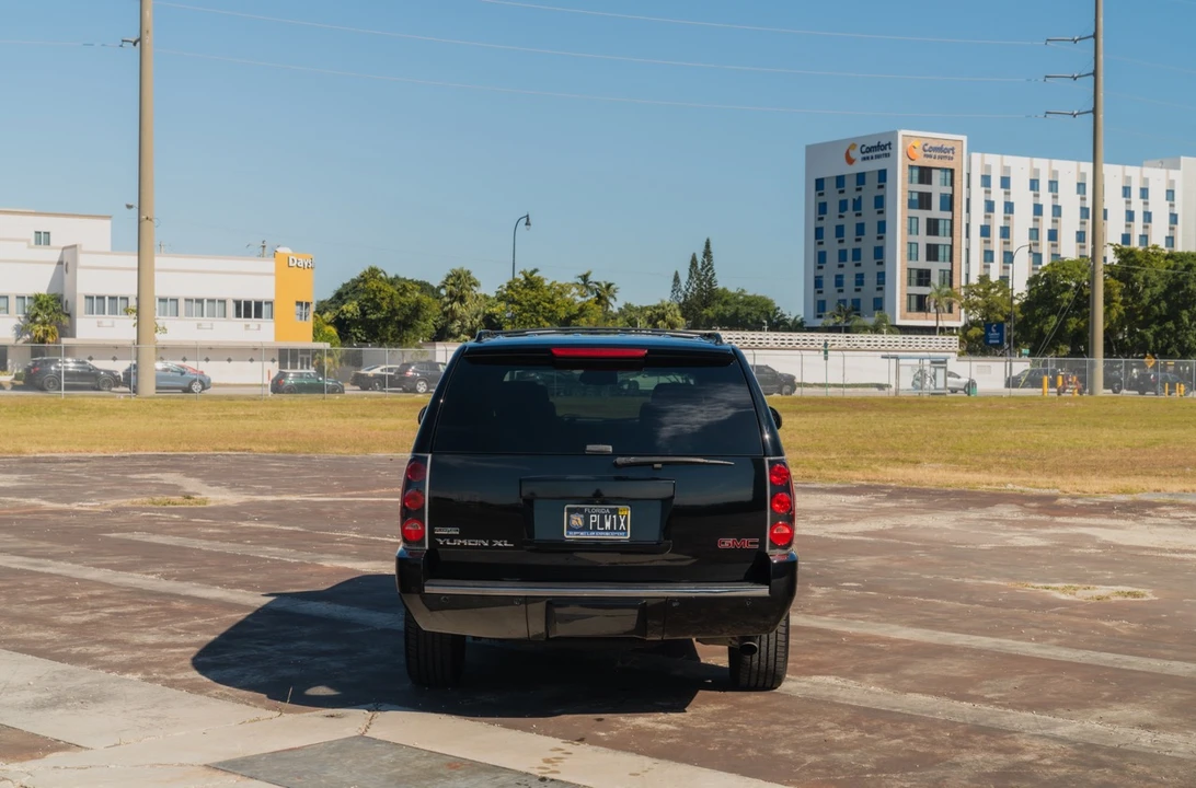 2011 GMC Yukon 3rd Gen - Image 10 of 31