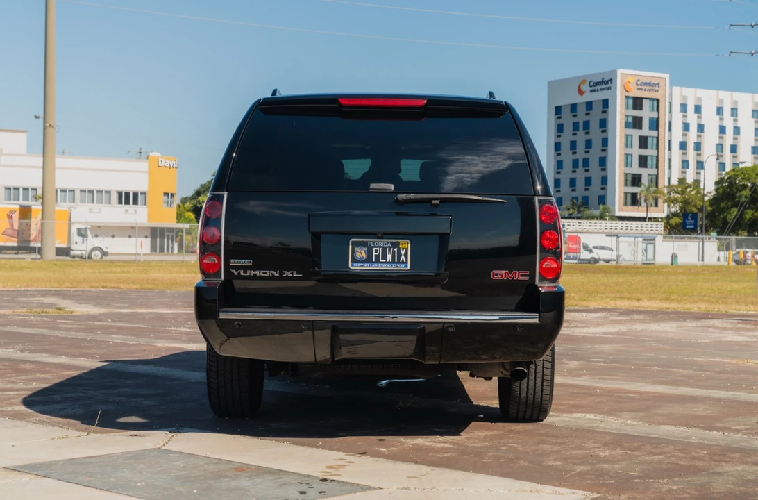 2011 GMC Yukon 3rd Gen - Image 11 of 31