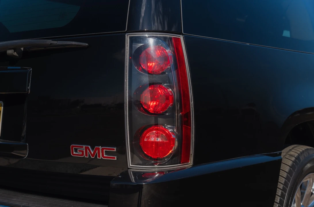 2011 GMC Yukon 3rd Gen - Image 28 of 31