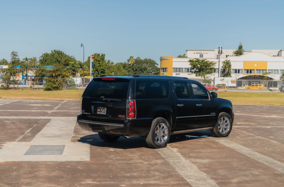 2011 GMC Yukon 3rd Gen - Image 12 of 31
