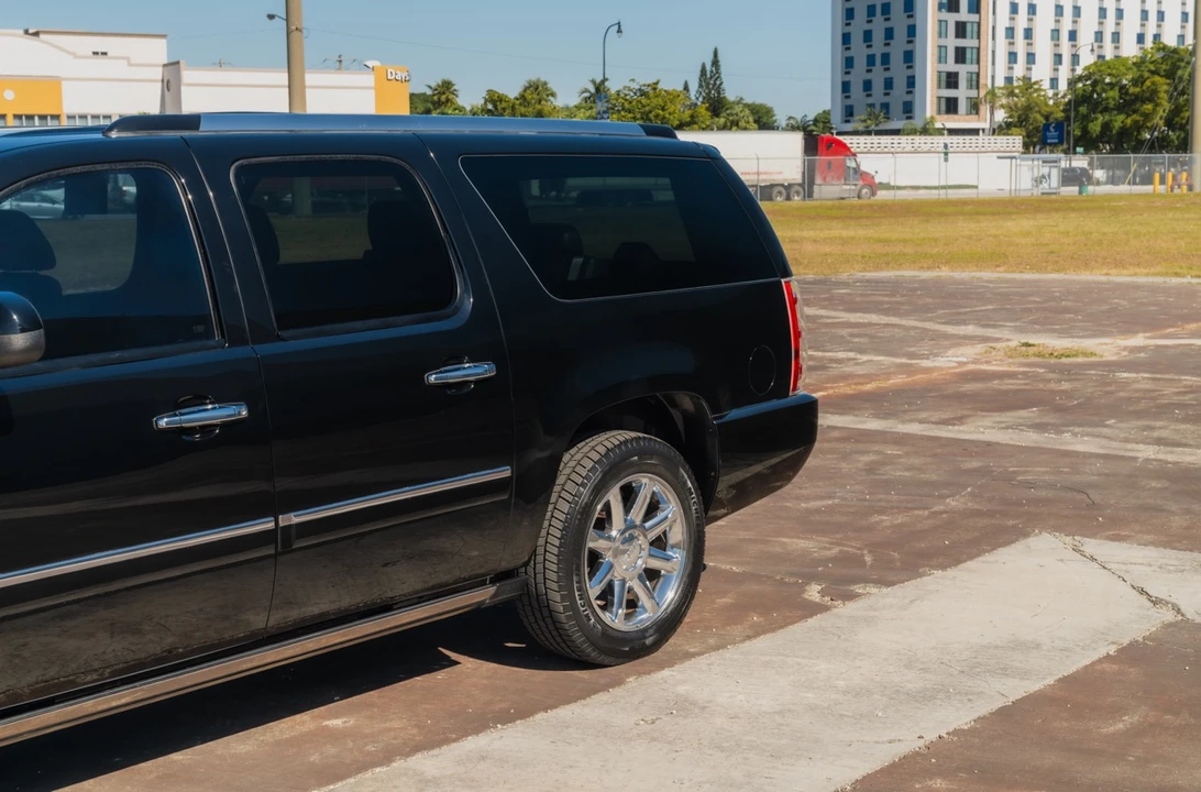 2011 GMC Yukon 3rd Gen - Image 24 of 31