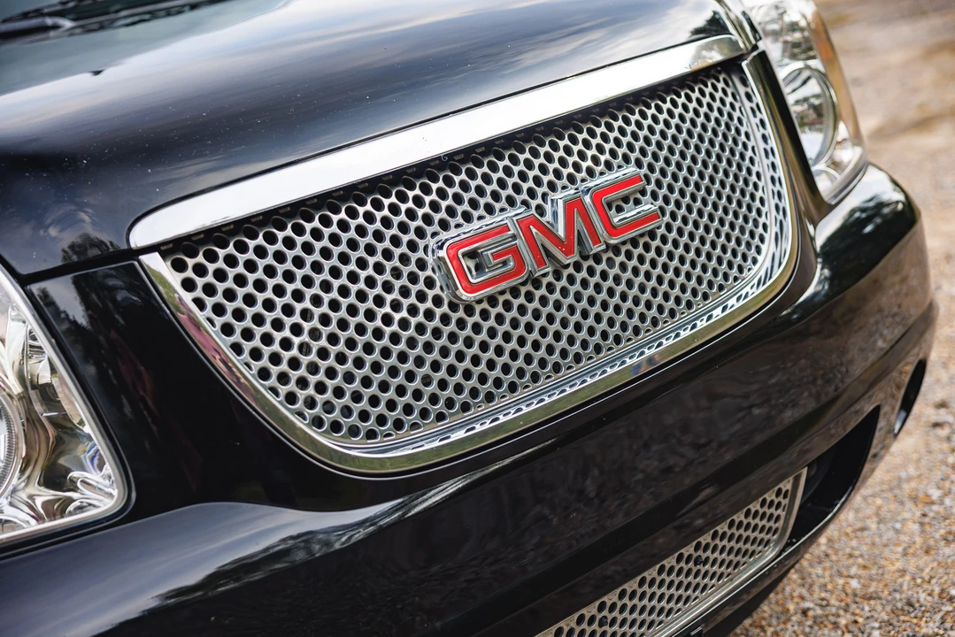 2011 GMC Yukon 3rd Gen - Image 15 of 31