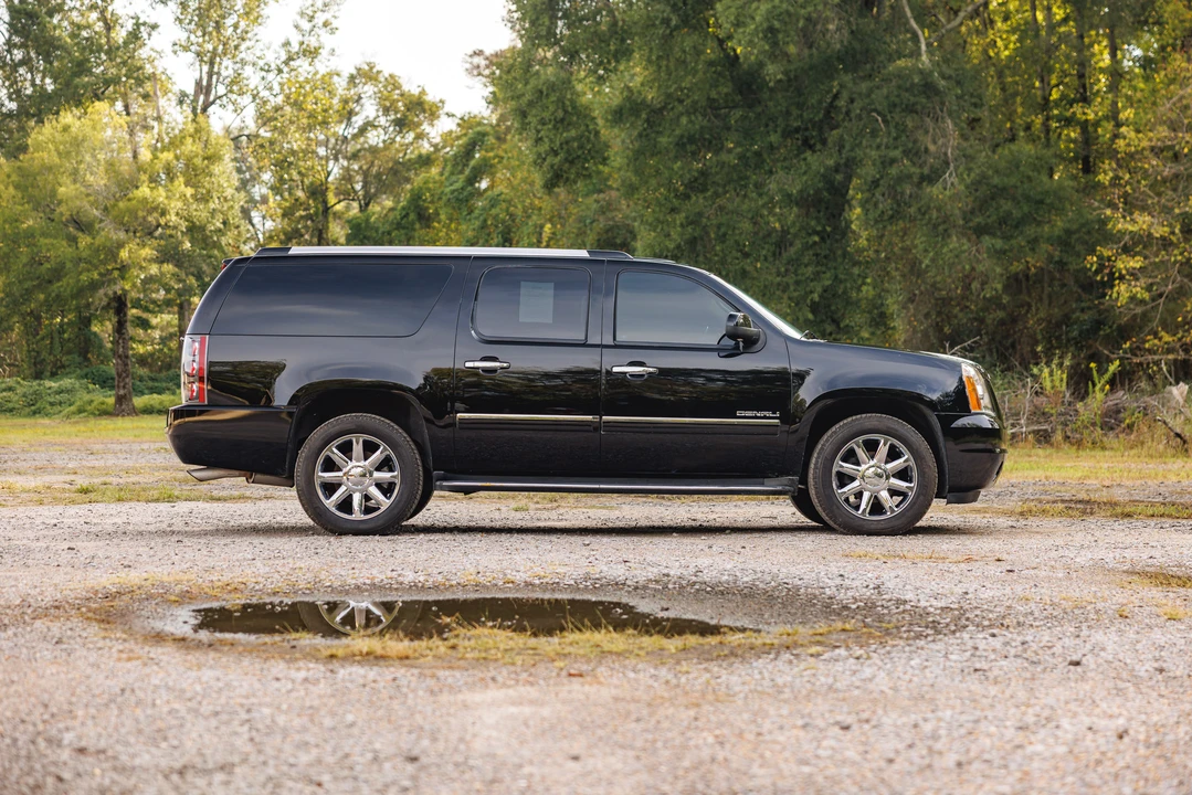 2011 GMC Yukon 3rd Gen - Image 11 of 31