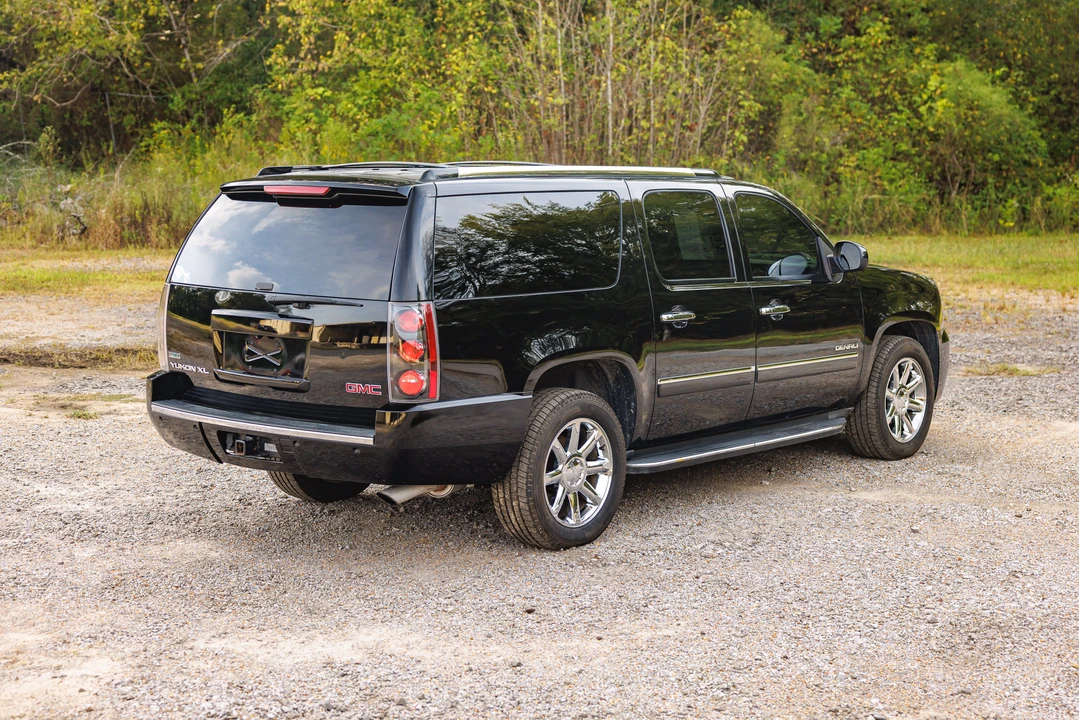 2011 GMC Yukon 3rd Gen - Image 10 of 31