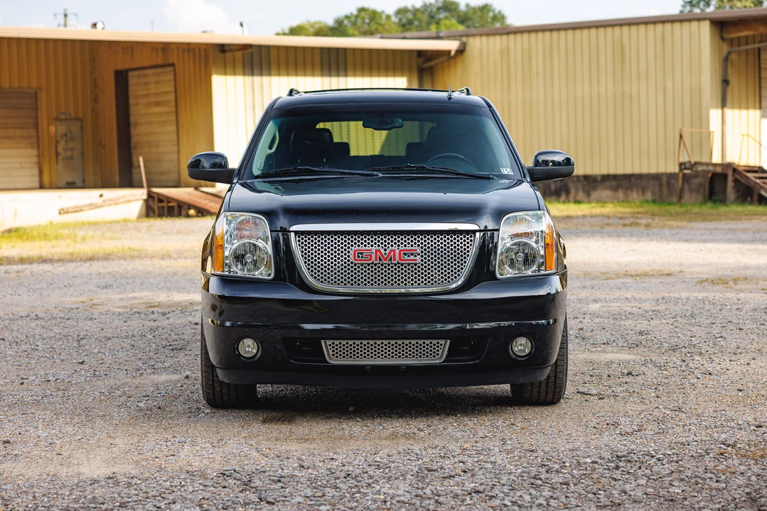 2011 GMC Yukon 3rd Gen - Image 2 of 31