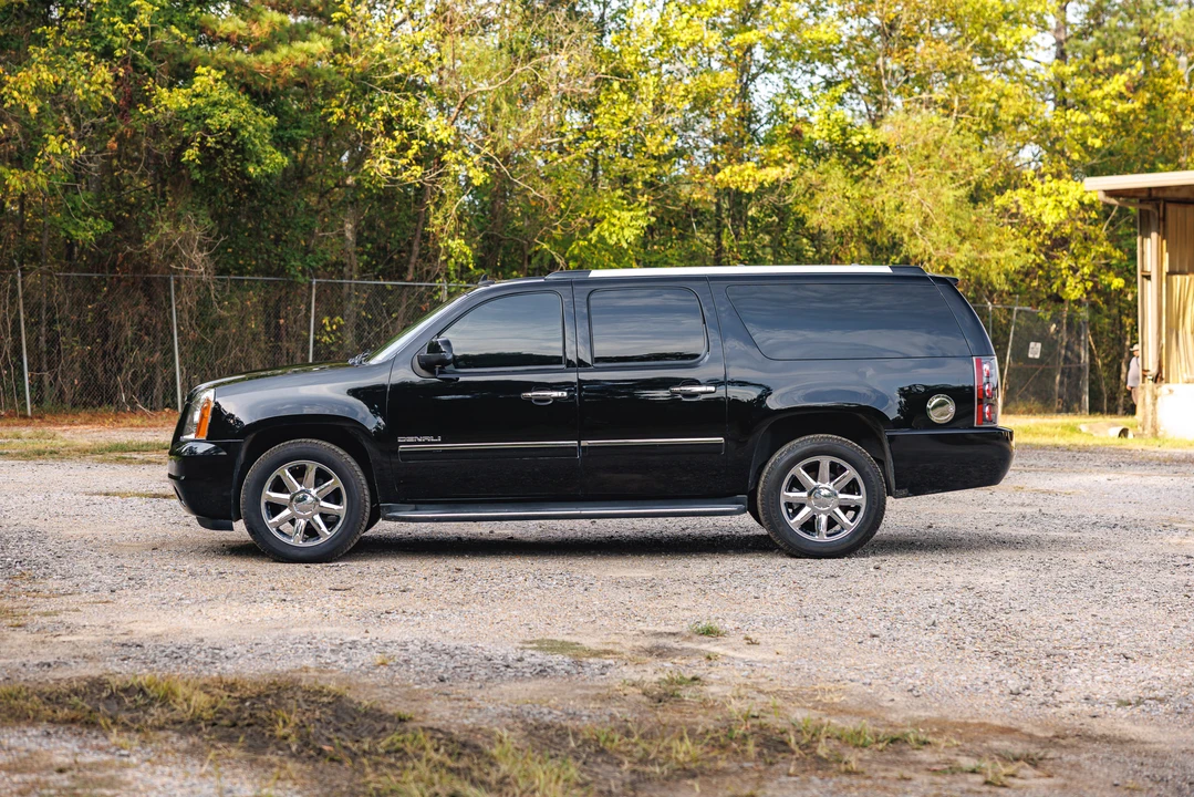 2011 GMC Yukon 3rd Gen - Image 5 of 31
