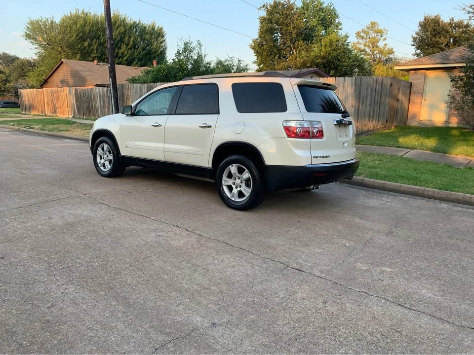 2011 GMC Acadia - Image 2 of 17