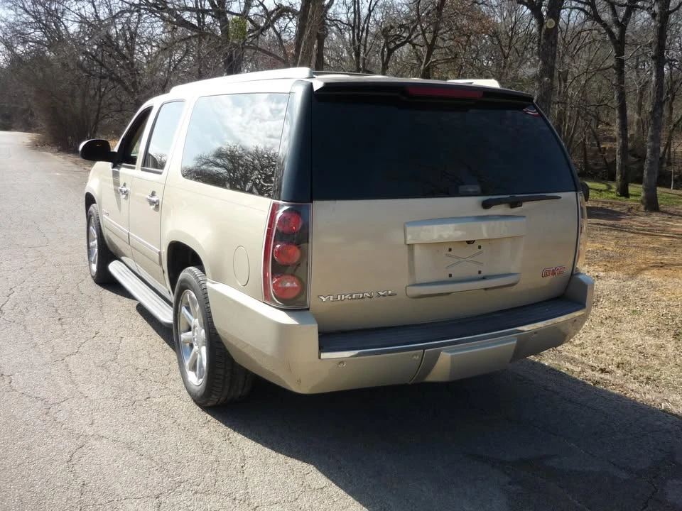 2011 GMC Yukon 3rd Gen - Image 4 of 13
