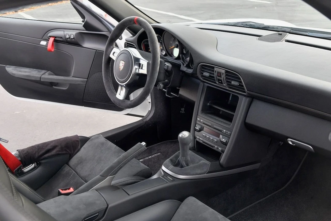2011 Porsche 997 GT3 RS - Image 17 of 27