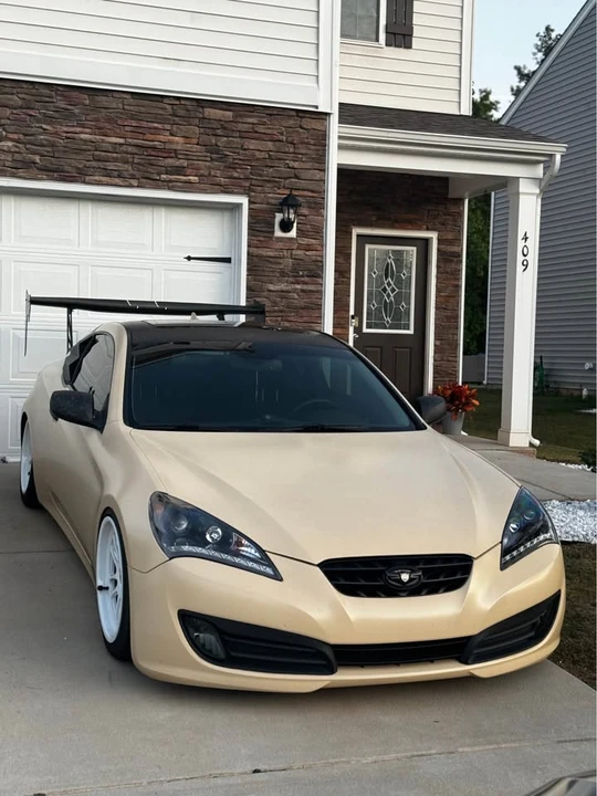2011 Genesis - Image 4 of 4