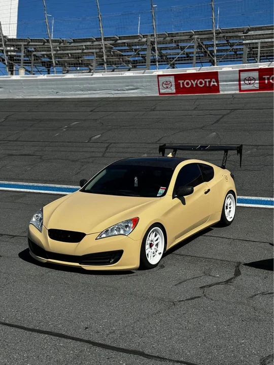 2011 Genesis - Image 2 of 4