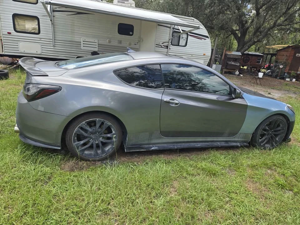 2011 Genesis - Image 4 of 4