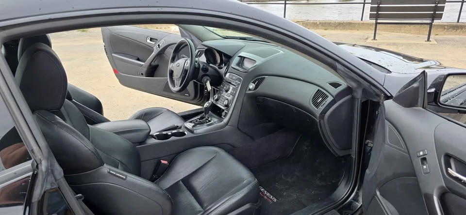 2011 Hyundai Genesis - Image 9 of 9