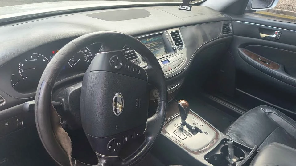 2011 Genesis - Image 6 of 7