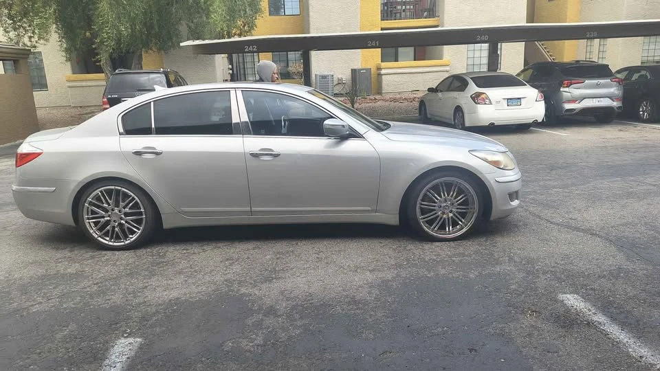2011 Genesis - Image 3 of 7