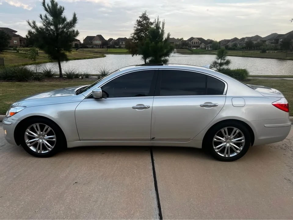 2011 Genesis - Image 15 of 20