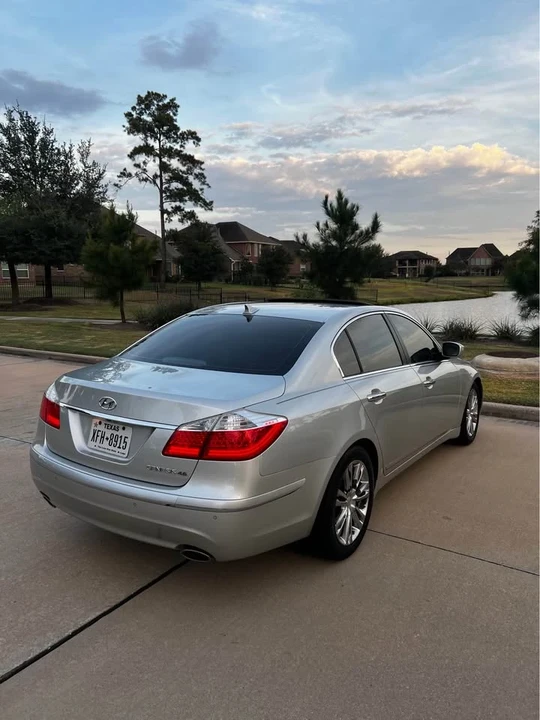 2011 Genesis - Image 16 of 20