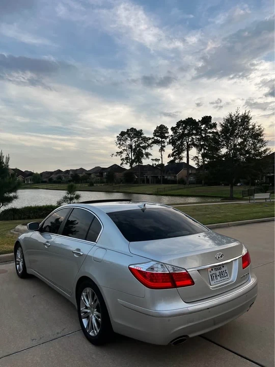 2011 Genesis - Image 19 of 20