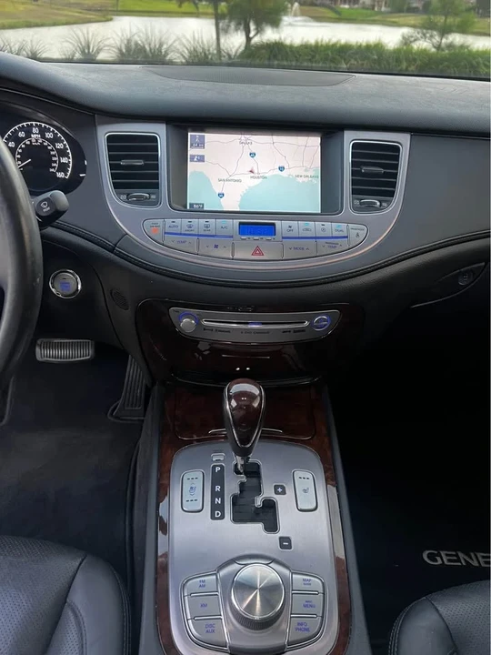 2011 Genesis - Image 12 of 20