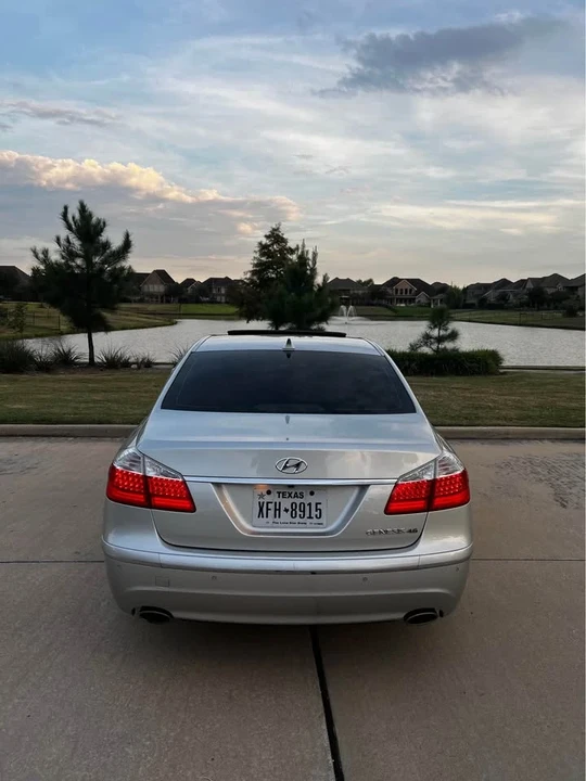 2011 Genesis - Image 18 of 20