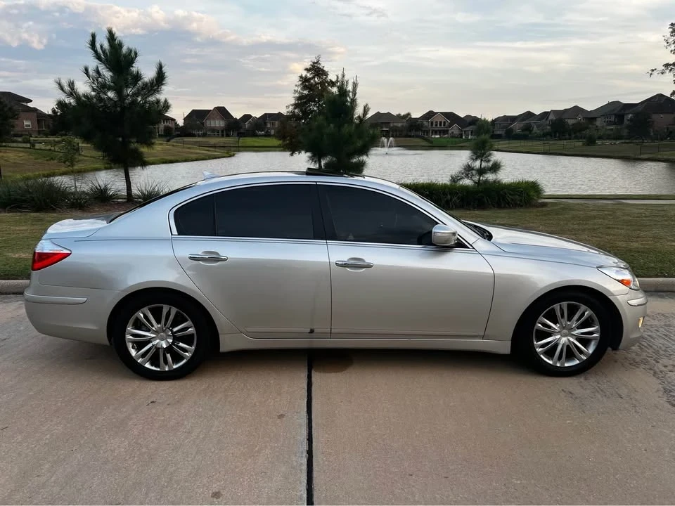 2011 Genesis - Image 14 of 20