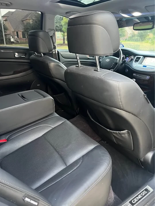 2011 Genesis - Image 11 of 20
