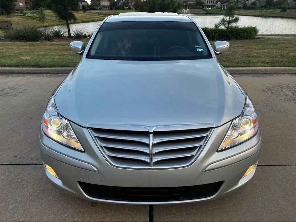 2011 Genesis - Image 6 of 20