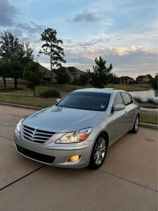 2011 Genesis - Image 3 of 20