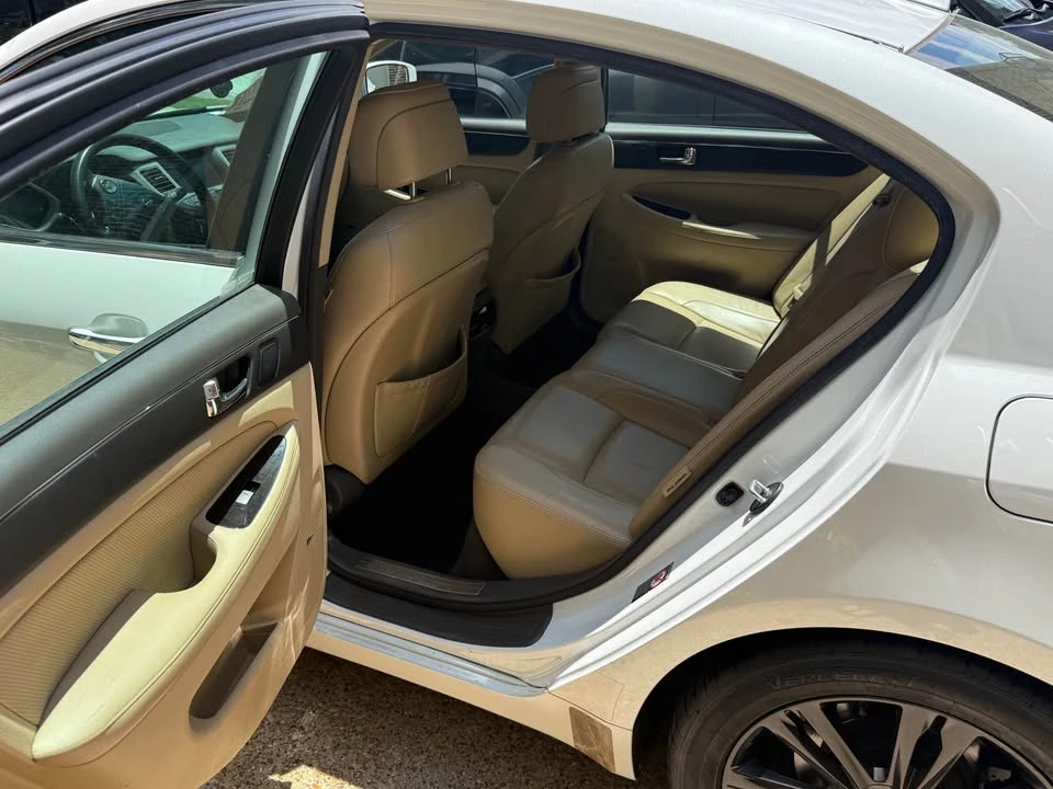 2011 Genesis G80 - Image 5 of 9