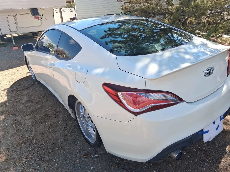 2011 Genesis - Image 4 of 12