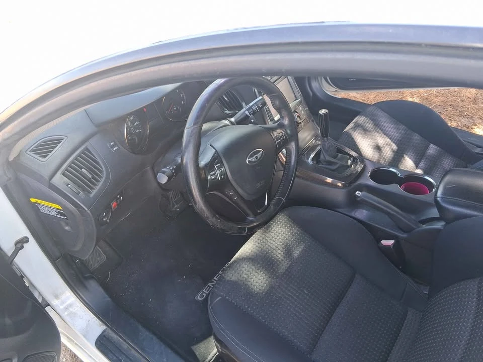 2011 Genesis - Image 6 of 12