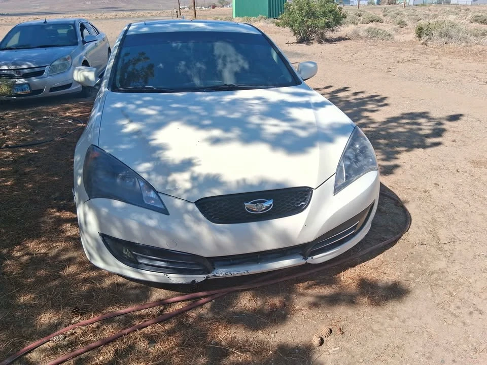 2011 Genesis - Image 10 of 12