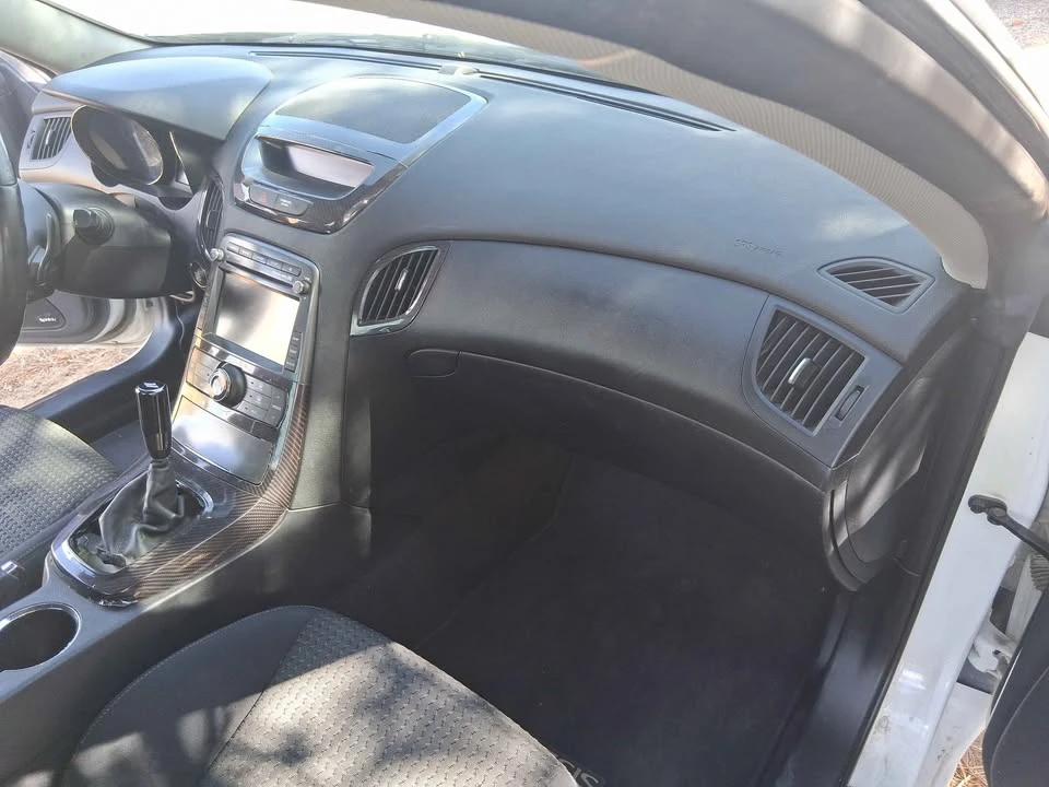 2011 Genesis - Image 8 of 12