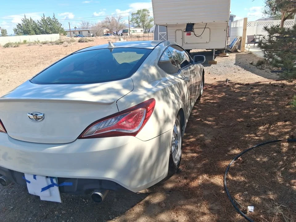 2011 Genesis - Image 9 of 12